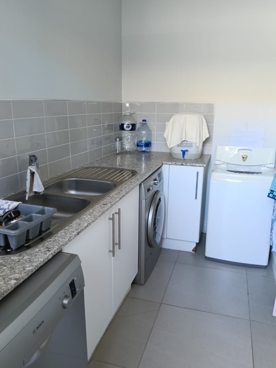 6 Bedroom Property for Sale in Wavecrest Eastern Cape